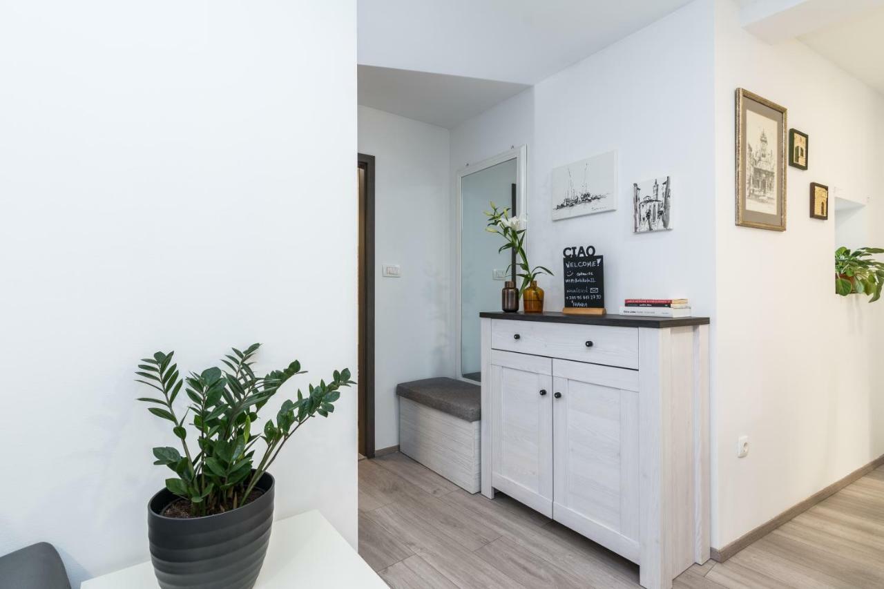 Stylish In The Center Of Apartment