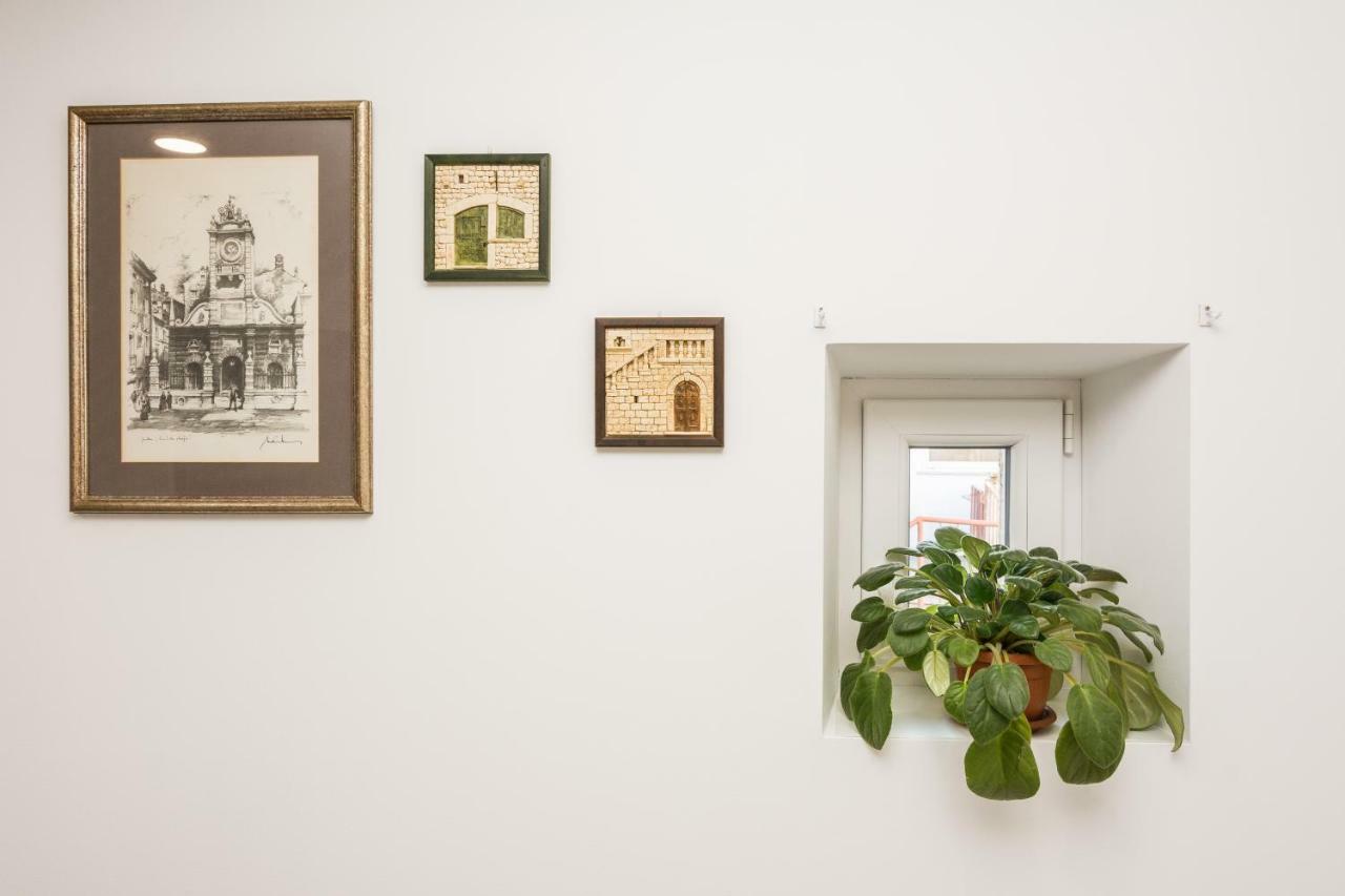 Stylish In The Center Of Apartment *